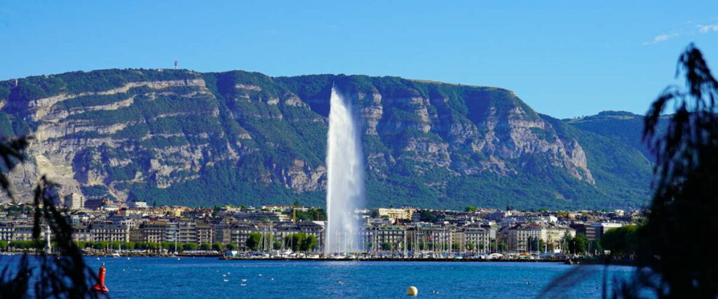Vue de Genève avec le lac et le jet d'eau